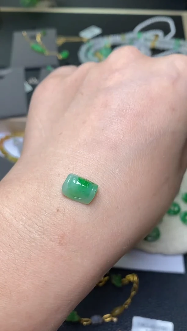 颈饰未镶嵌翡翠净货40844