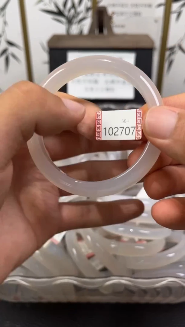 玛瑙/玉髓手镯未镶嵌102707