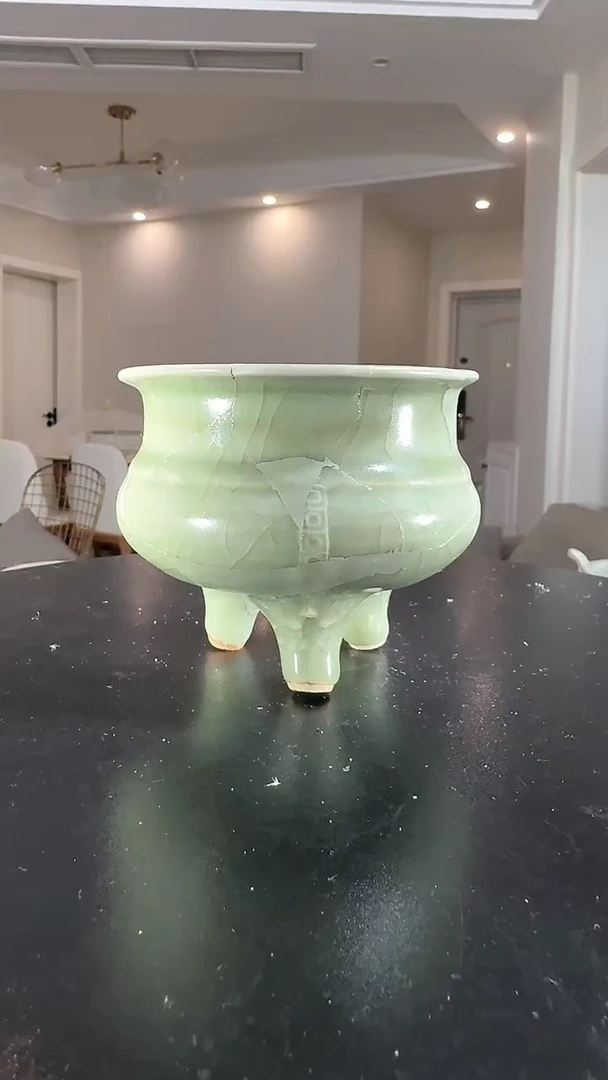 瓷片龙泉青瓷鬲式炉修复件