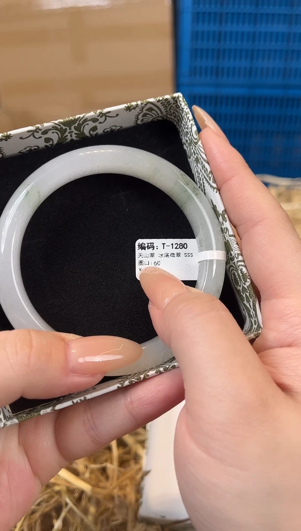 未镶嵌手镯石英质玉T1280