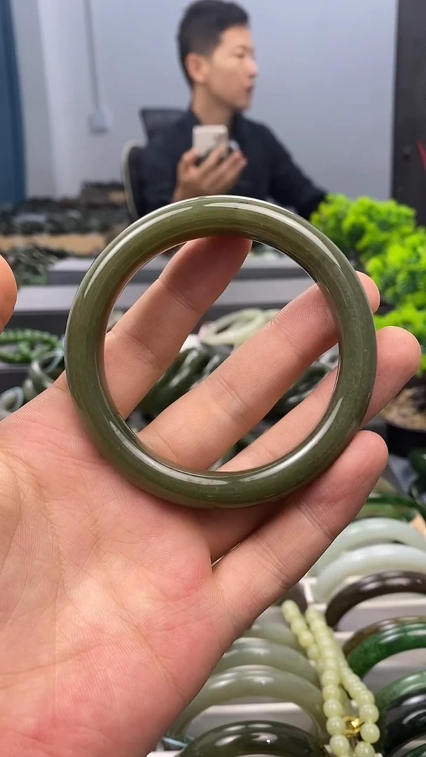 和田玉手镯未镶嵌59.6