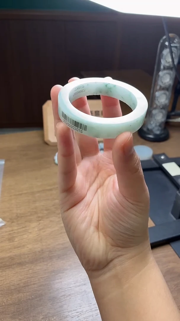 未镶嵌手镯定制翡翠迷***?定制