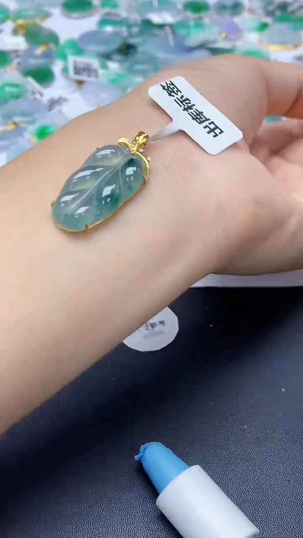 翡翠18K金镶嵌颈饰天然缅甸a货翡翠