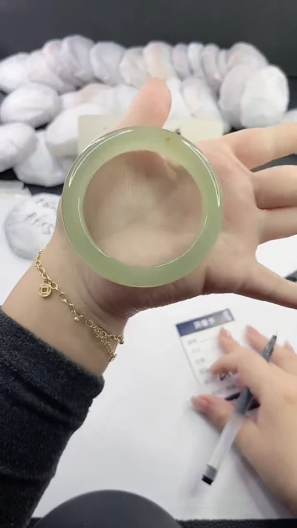 未镶嵌手镯石英质玉L113