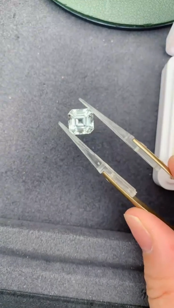 绿柱石裸石3.9ct白海蓝  GH  定制
