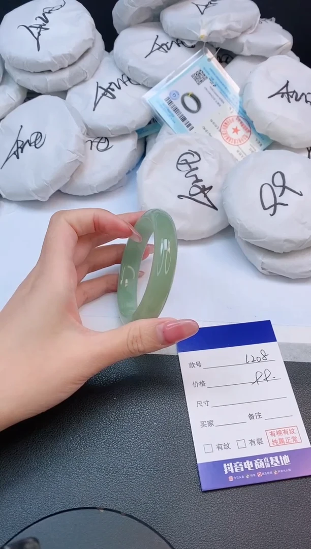 未镶嵌手镯石英质玉21L208-54