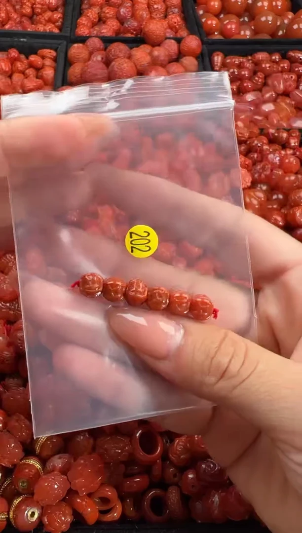 南红玛瑙未镶嵌颈饰1