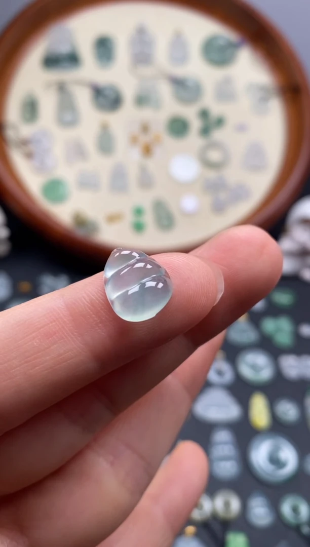 翡翠未镶嵌颈饰高冰緑豆子/芬