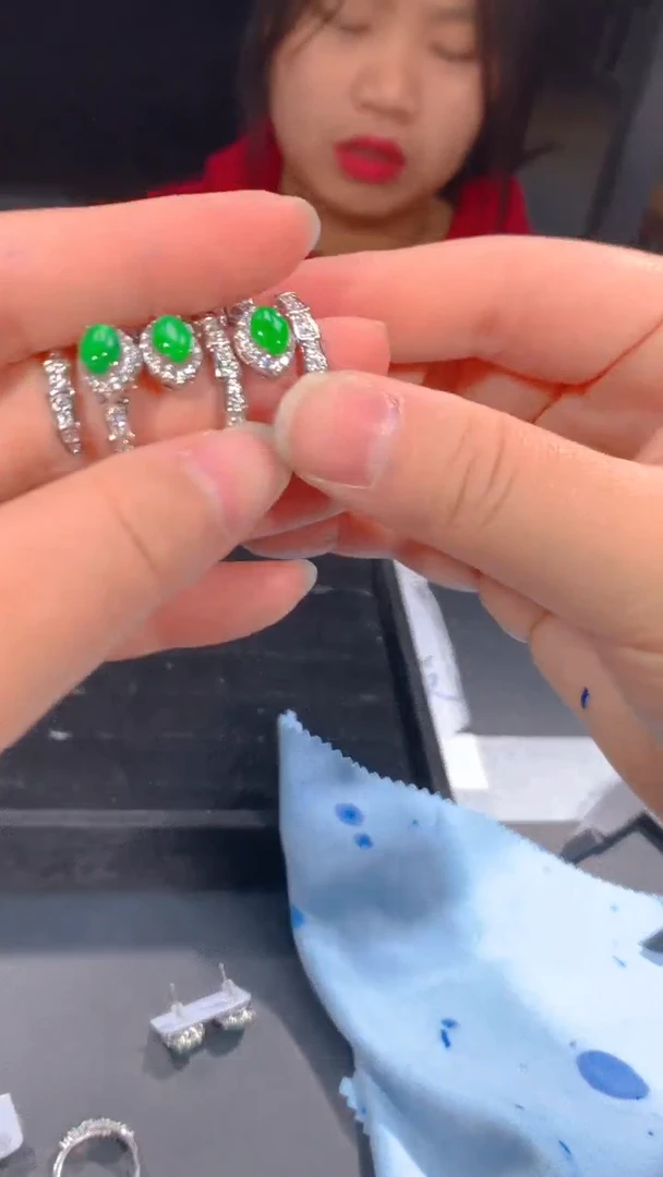 【闪购商品】定制翡翠未镶嵌23定制翡翠，多样性发货（发其一）