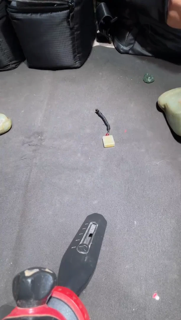 未镶嵌和田玉（糖玉）挂件和田玉