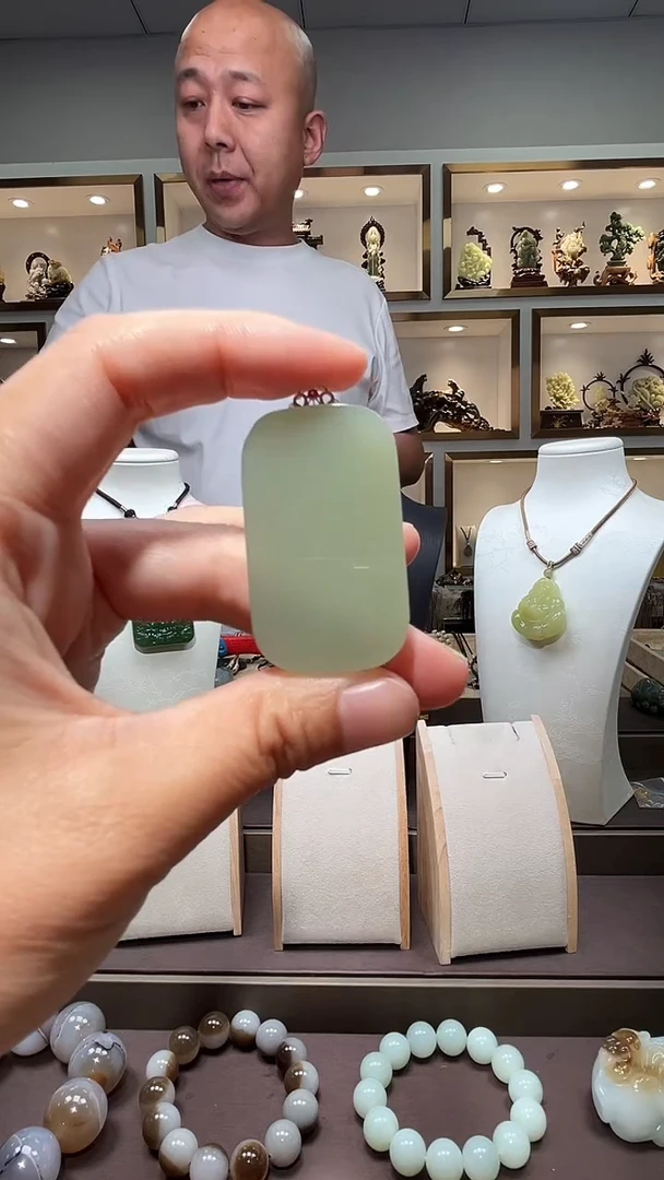 和田玉18K金镶嵌颈饰苏