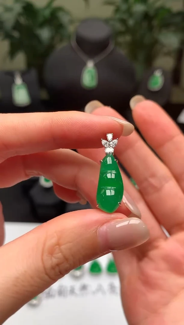 翡翠18K金镶嵌吊坠(不含链)福豆