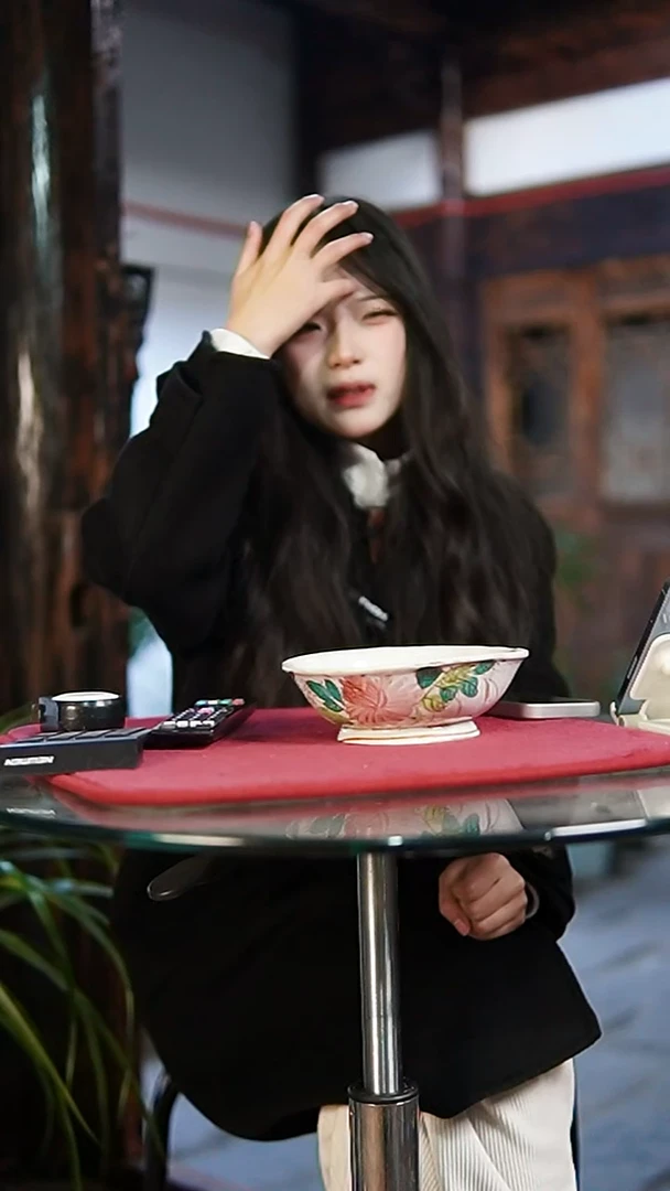 漫**野粉彩花卉贡盘