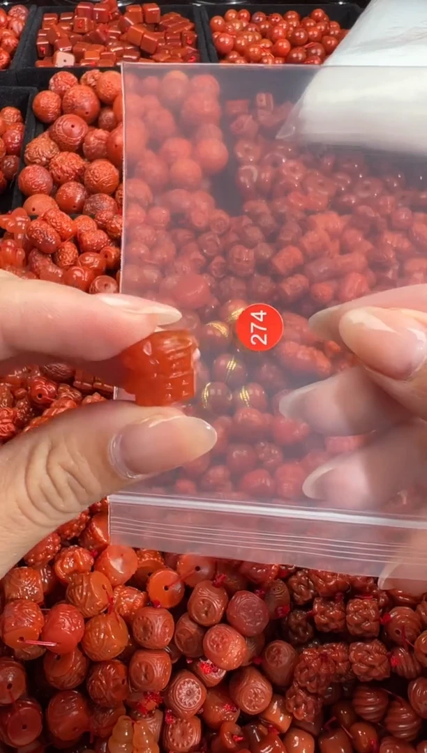 南红玛瑙未镶嵌颈饰1