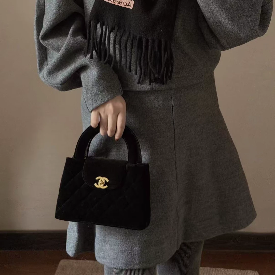 99新 Chanel/香奈儿 展会外场！丝绒黑金kelly包