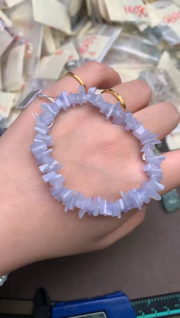 翡翠挂件未镶嵌  —