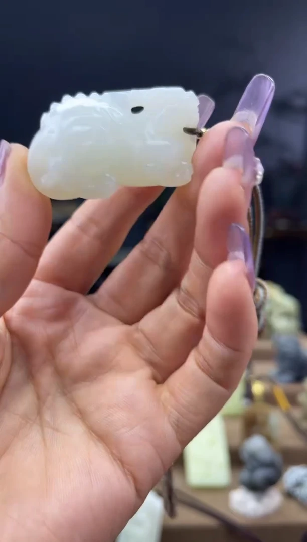 颈饰未镶嵌和田玉1