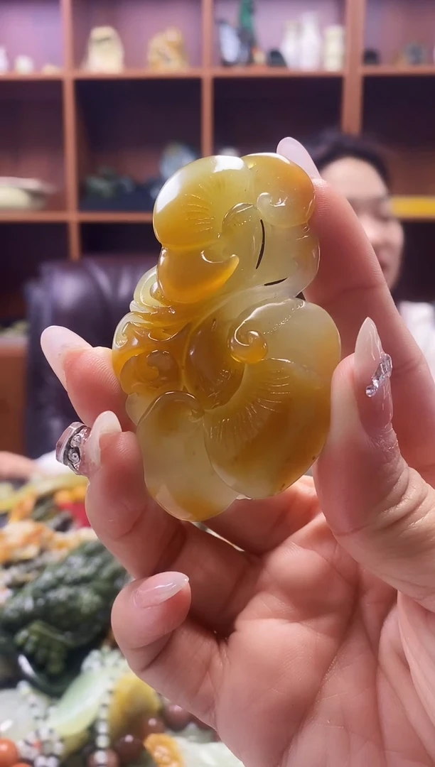 未镶嵌蛇纹石玉吊坠