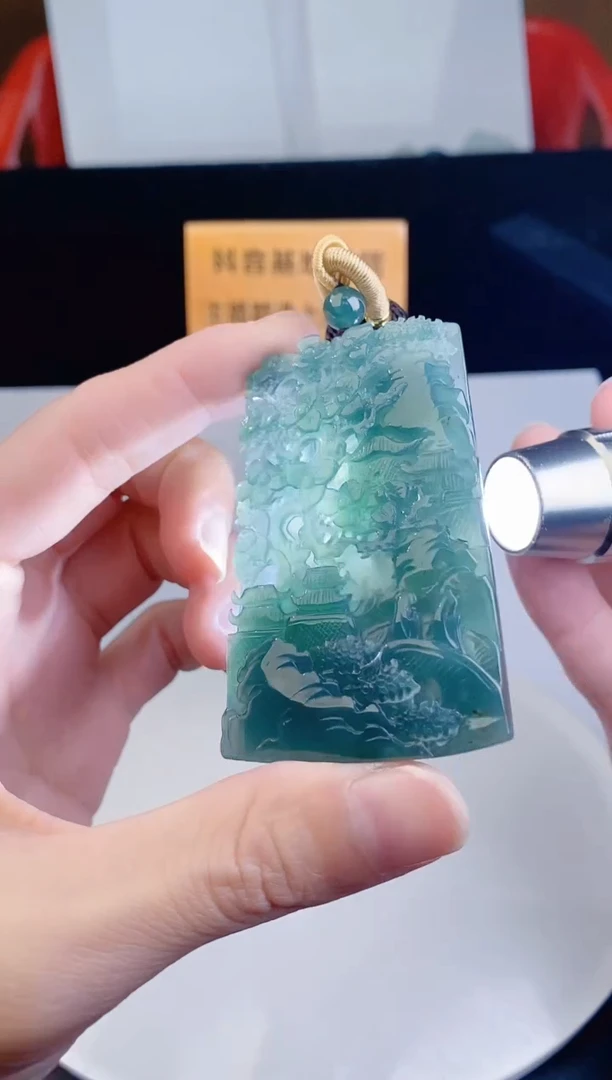颈饰未镶嵌翡翠·