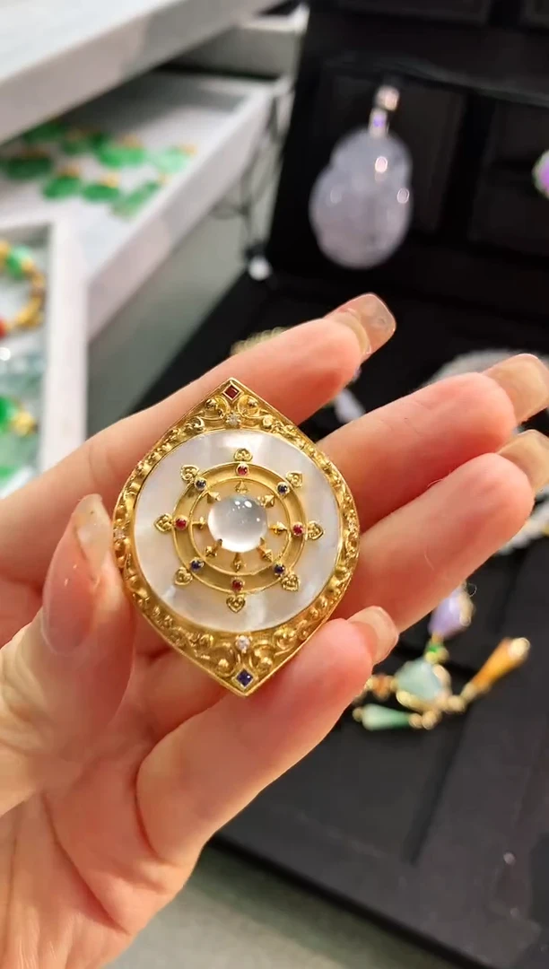 【闪购商品】翡翠吊坠(不含链)18K金镶嵌吊坠