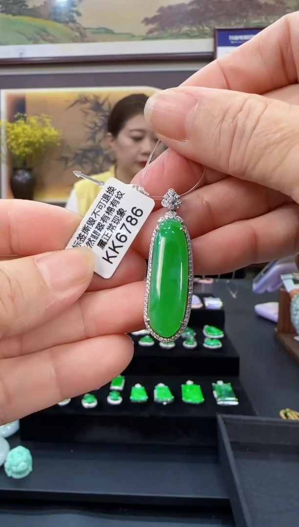 颈饰18K金镶嵌翡翠KK6786  福果