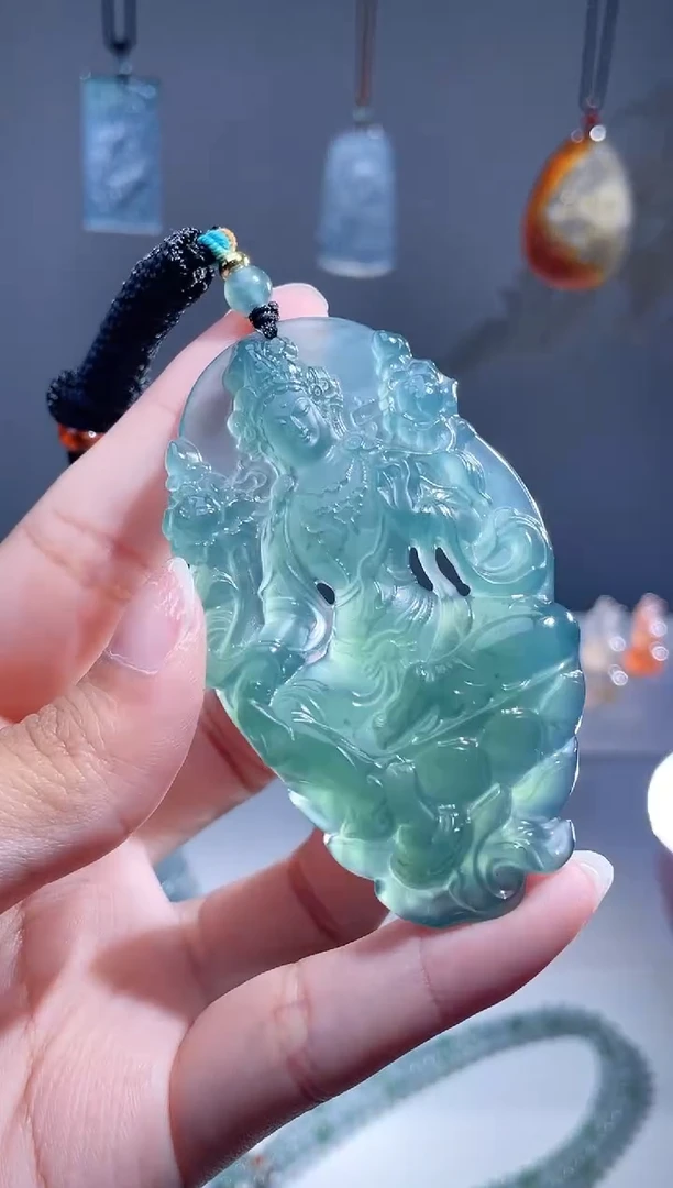 翡翠未镶嵌颈饰度母