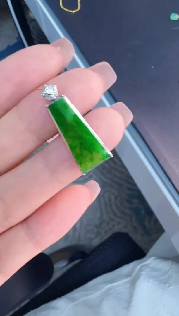 【闪购商品】翡翠颈饰18K金镶嵌缅甸翡翠A货挂件