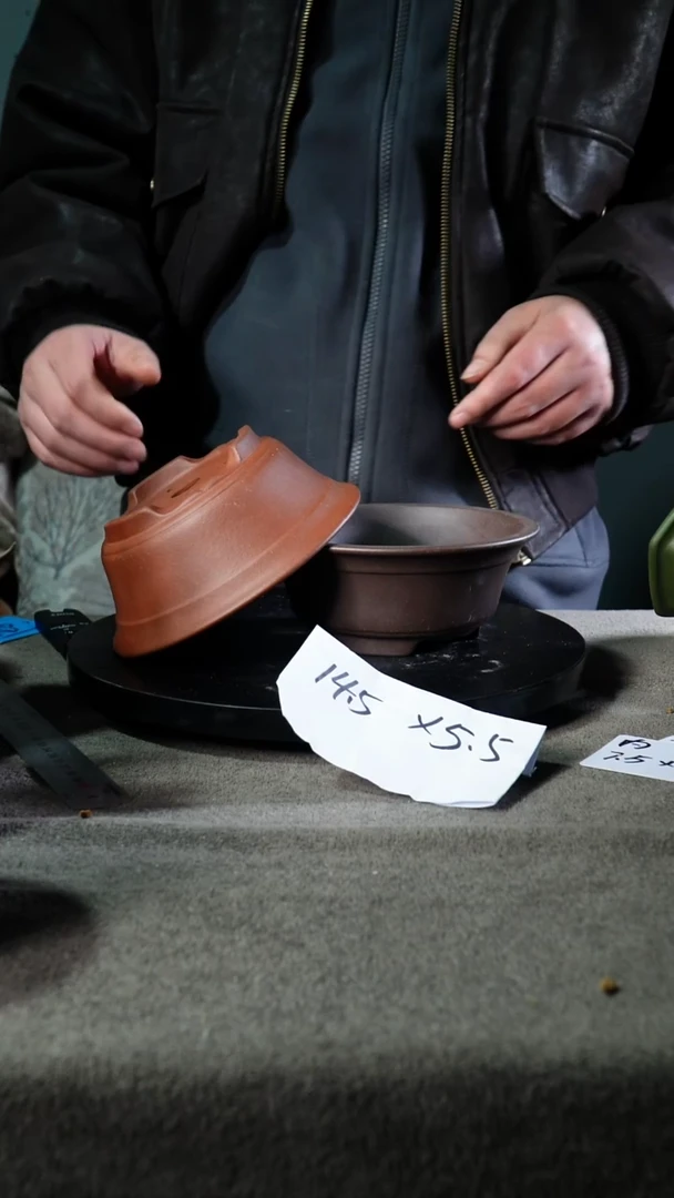 A宜兴紫砂小花盆