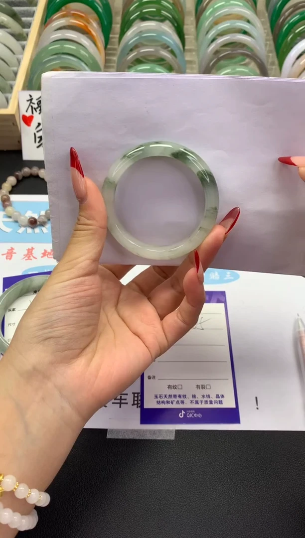 【闪购商品】石英质玉手镯未镶嵌v105