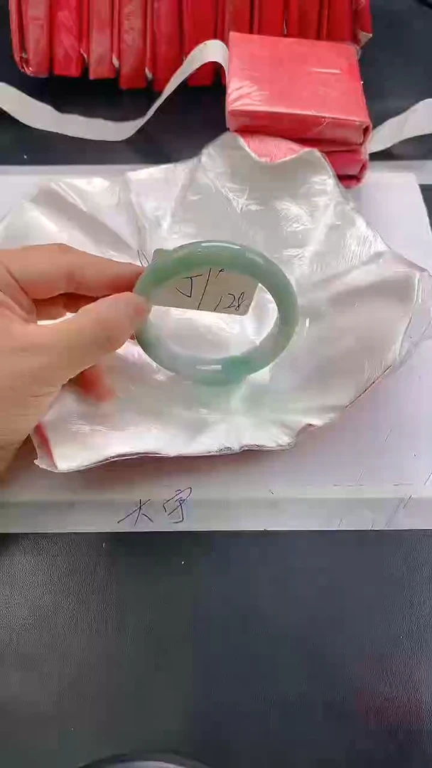 未镶嵌手镯翡翠128