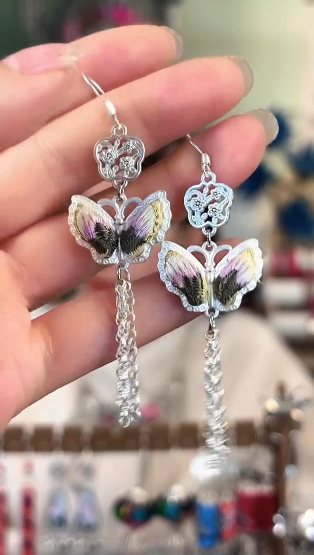 彩云南阁非遗老绣饰品116