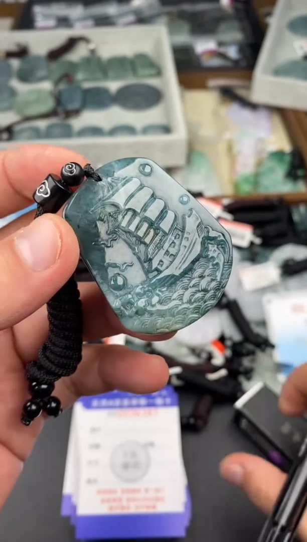 【闪购商品】翡翠颈饰未镶嵌  天然翡翠，一物一图