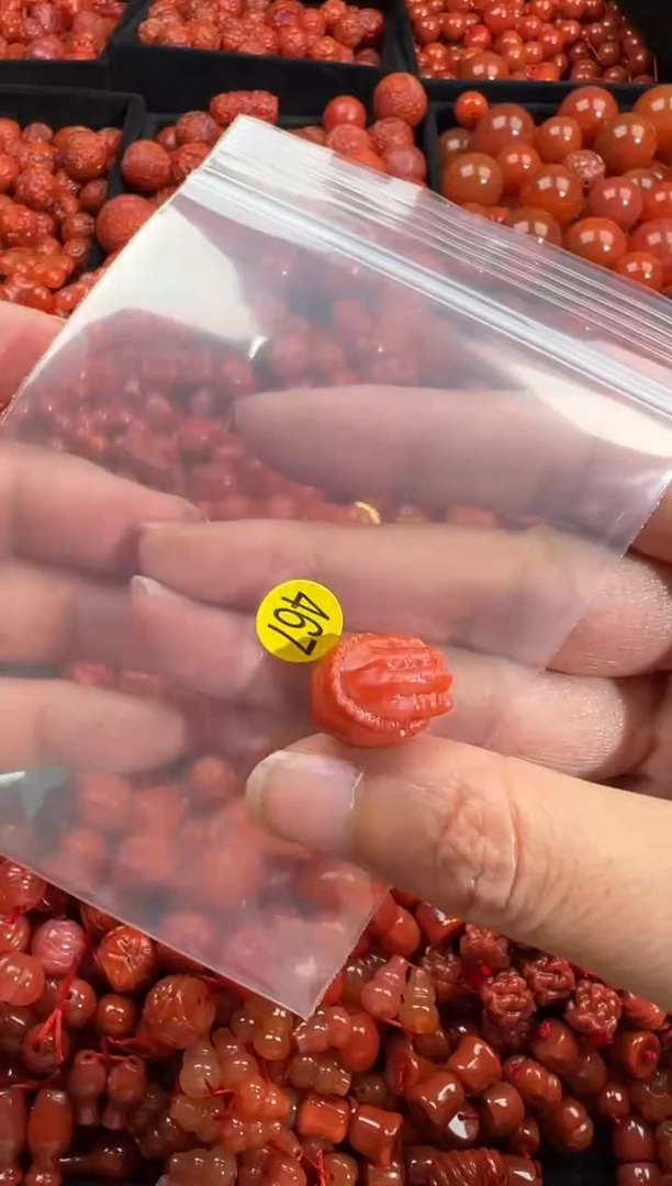南红玛瑙未镶嵌颈饰1