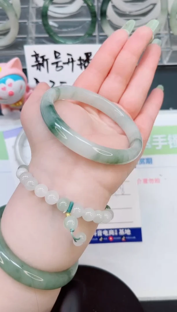 【闪购商品】石英质玉手镯未镶嵌a289