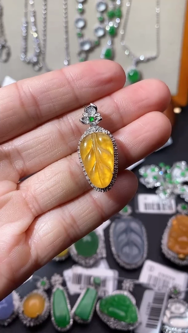 【闪购商品】翡翠吊坠(不含链)18K金镶嵌吊坠