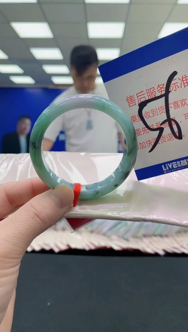 未镶嵌手镯翡翠多样性发其一