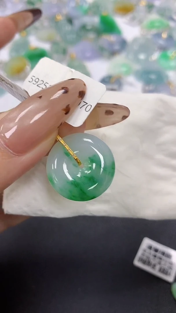 颈饰18K金镶嵌翡翠a货假一赔三支持复检百元上9元证书费自理