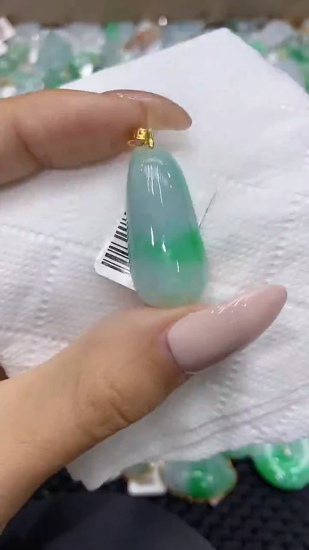 颈饰18K金镶嵌翡翠111111111111