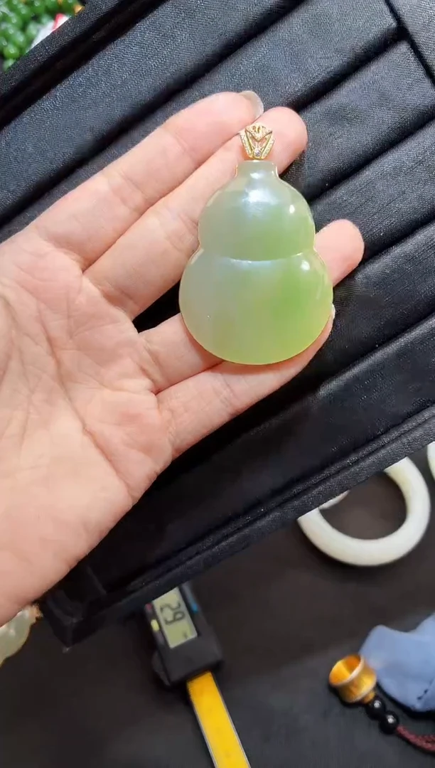 吊坠(赠链)18K金镶嵌和田玉50MM多样性发一