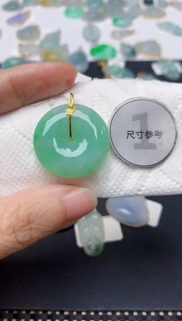 翡翠18K金镶嵌颈饰天然缅甸A货翡翠