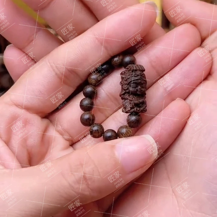 增香沉香木质蕾蕾BQ陳水05戒指雕刻妈祖（紋理随机）