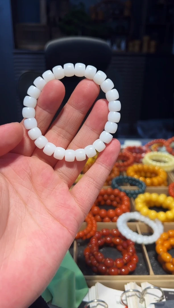 未镶嵌手串和田玉10+高白