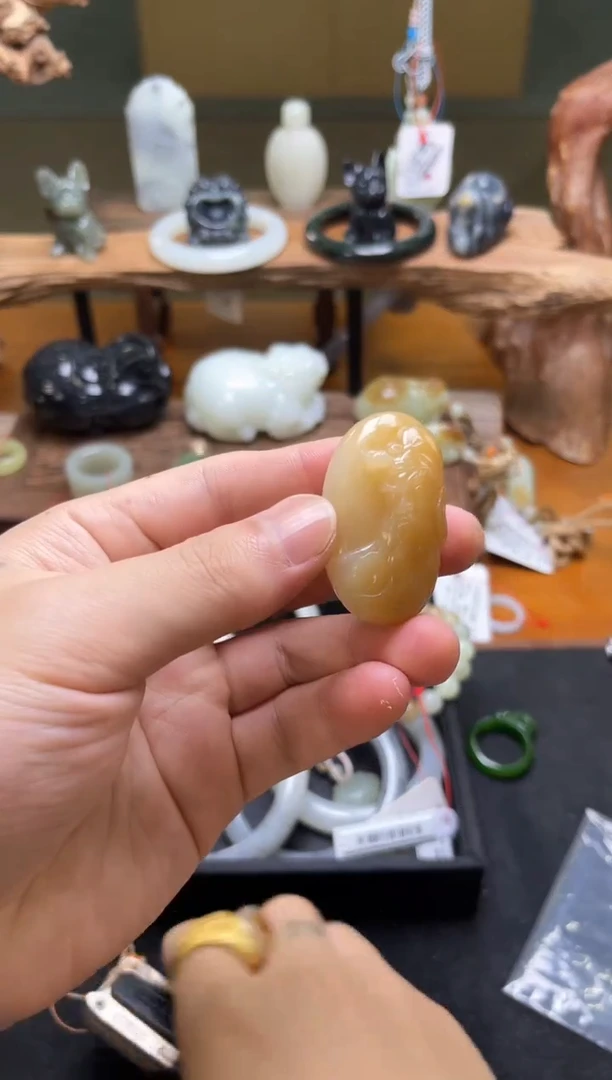 和田玉未镶嵌吊坠(不含链)且末金山糖 关公 特价不退