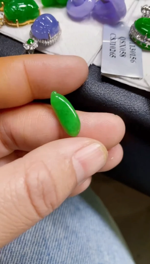 颈饰未镶嵌翡翠1111