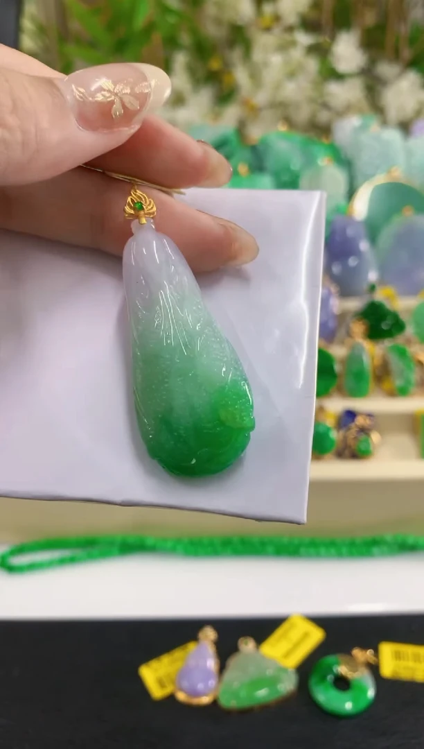 吊坠(不含链)18K金镶嵌翡翠挂件