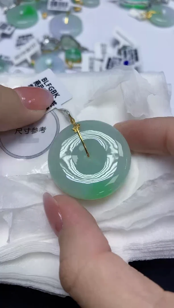 颈饰18K金镶嵌翡翠天然缅甸翡翠A货多样性发一件