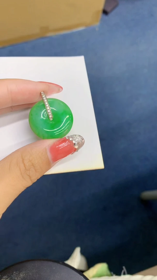 颈饰18K金镶嵌翡翠1