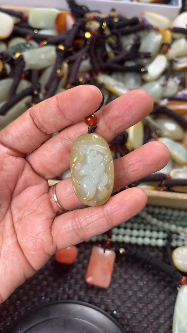 【闪购商品】和田玉颈饰未镶嵌多样性发货没有证书拍一发一有瑕