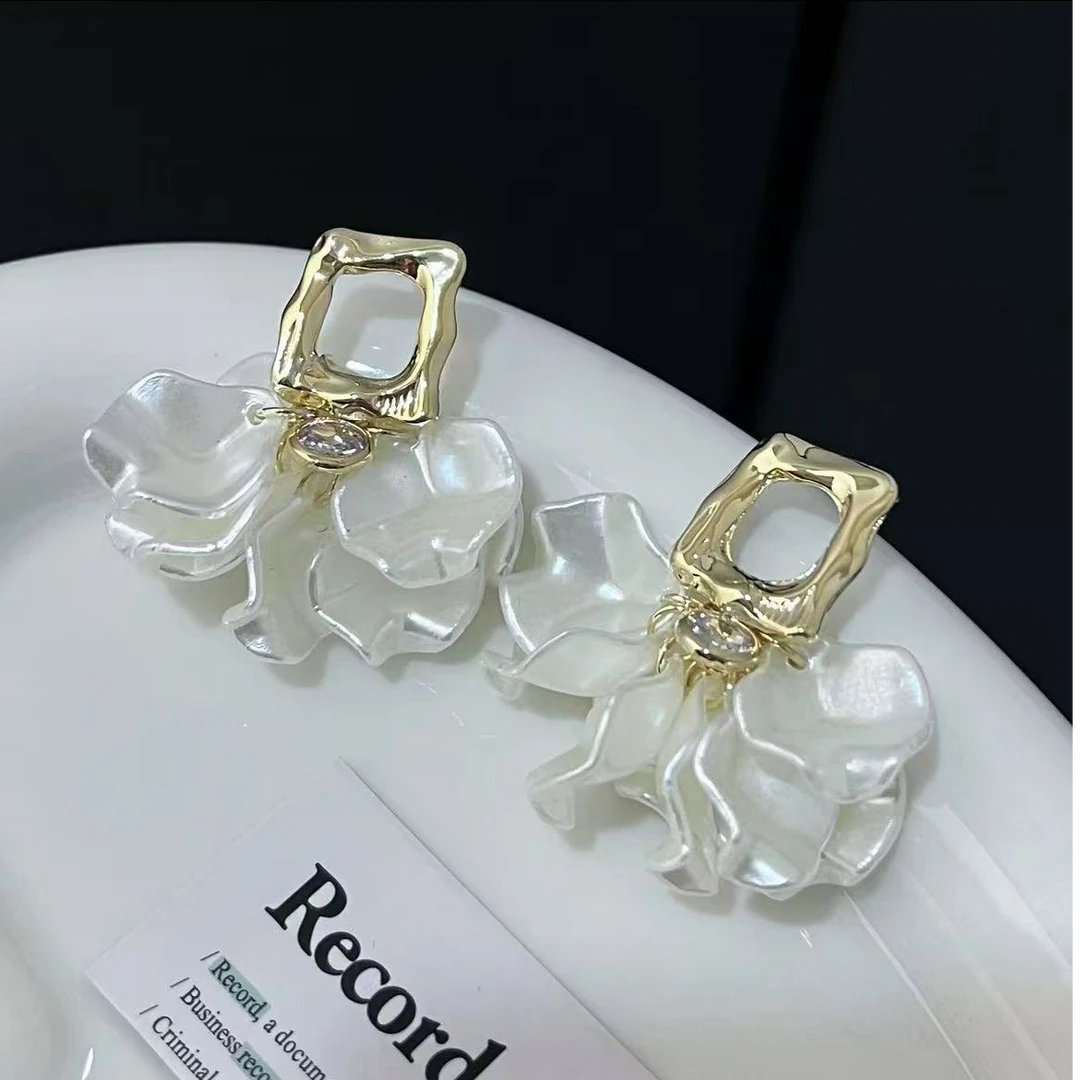 合金树脂耳饰 珀卡曼【舞动指尖】气质轻奢百搭重工慵懒经典z409