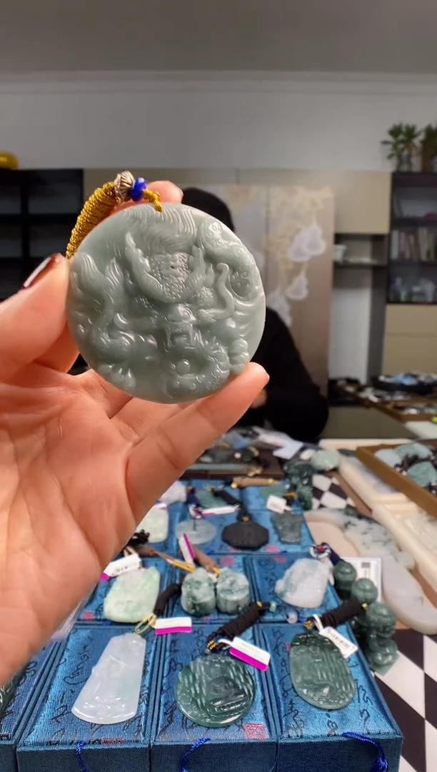 颈饰未镶嵌翡翠多样性发其一